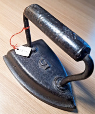 Flachbügeleisen aus Gusseisen