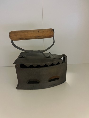 Antikes kohlebügeleisen aus - antikes,