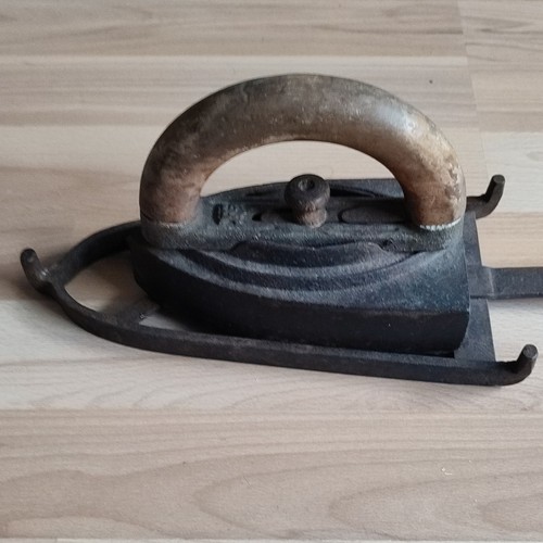 Antikes schneider bügeleisen - antikes, schneider-bügeleisen