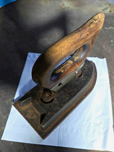 Antikes schneider bügeleisen - antikes, schneider-bügeleisen