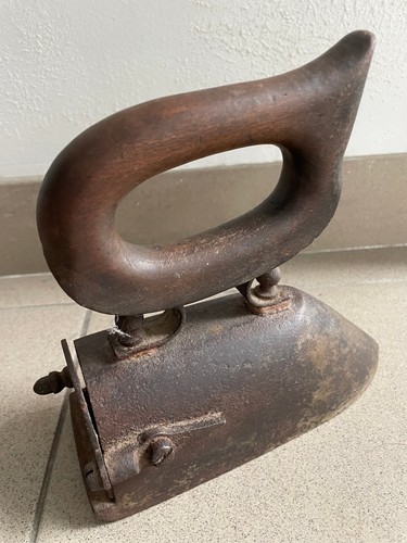 Antikes bügeleisen mit - kern, /
