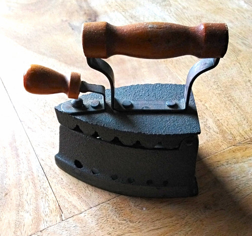 KinderSchneider-Kohlebügeleis