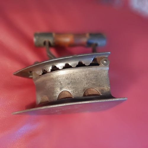 Antikes altes bügeleisen aus - antikes,