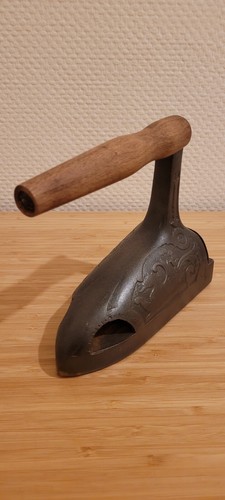 Altes antikes bügeleisen - altes,