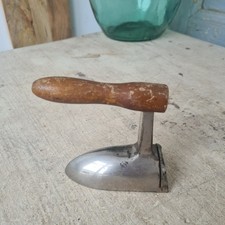 C6044 Miniatur Bügeleisen um