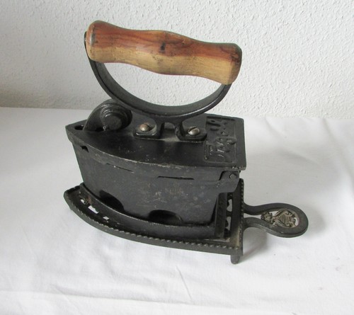 Altes antikes bügeleisen - antikes,